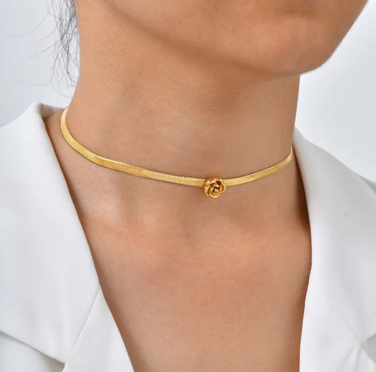 18K Gold Plated Elegant Necklace With a Flower - DressAtR LLC