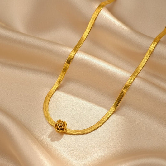 18K Gold Plated Elegant Necklace With a Flower - DressAtR LLC
