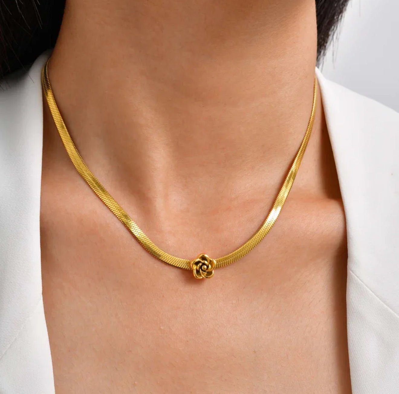 18K Gold Plated Elegant Necklace With a Flower - DressAtR LLC