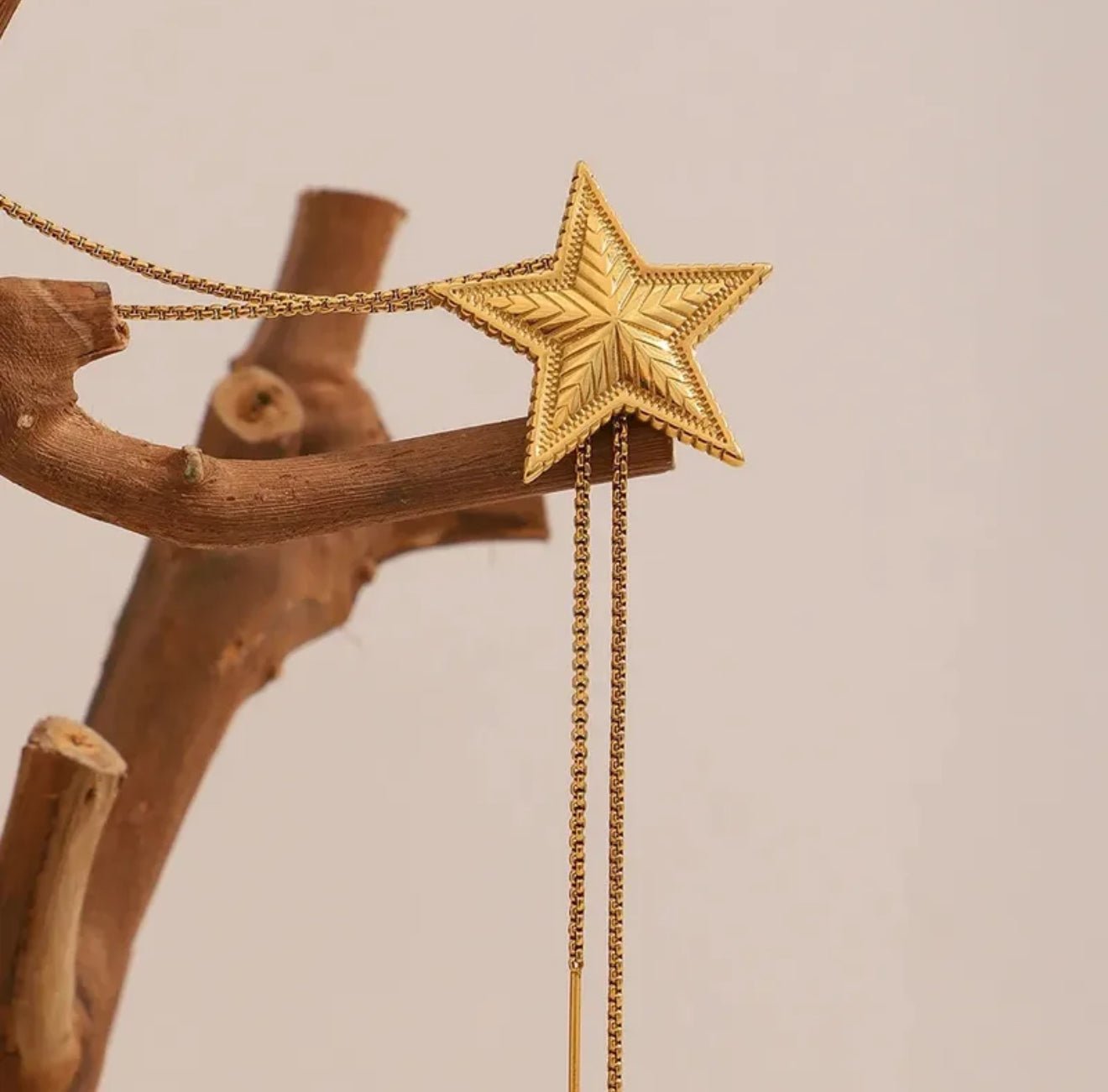 18K Gold Plated Star Pull - Out Necklace - DressAtR LLC