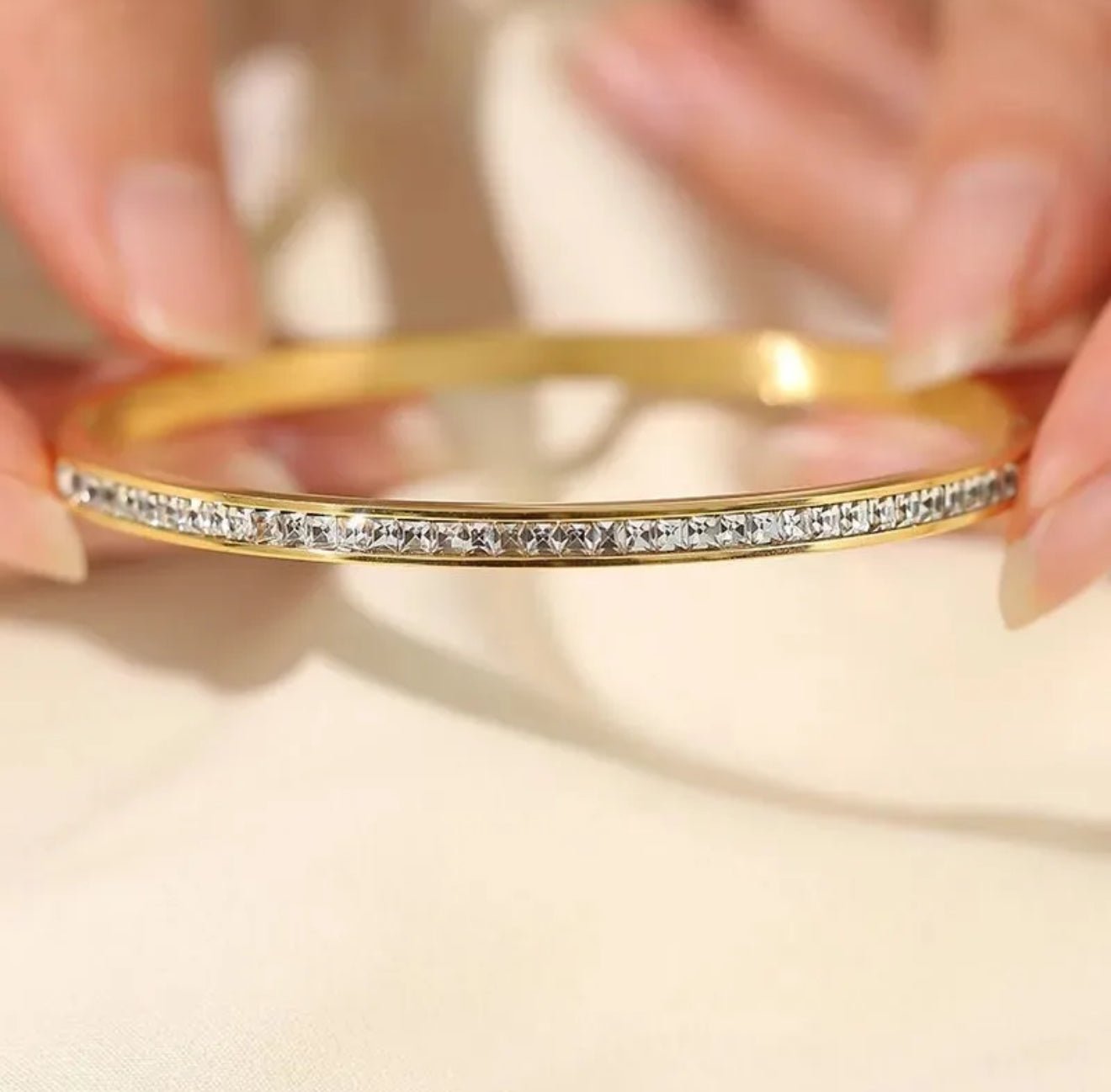 18K Gold Plated Zircon Round Retro Bangle - DressAtR LLC