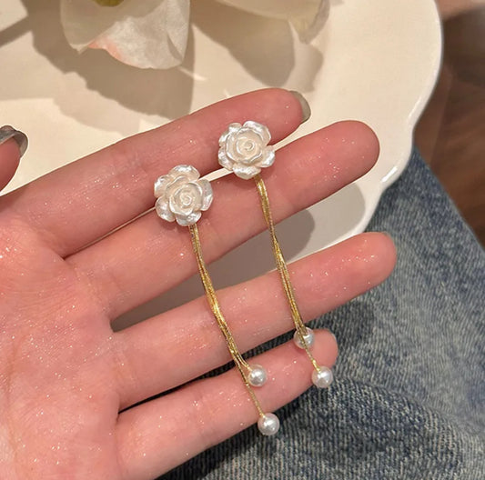 !8K Gold Plated Flowers and pearls Elegant Earrings