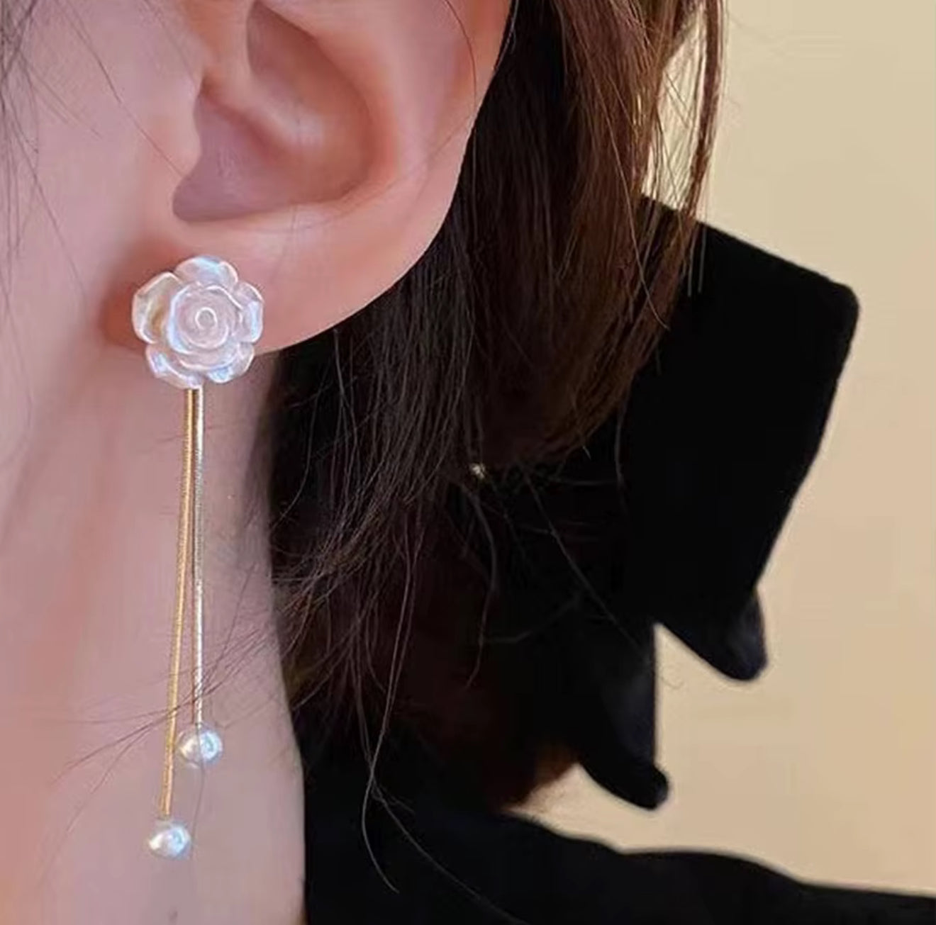 !8K Gold Plated Flowers and pearls Elegant Earrings